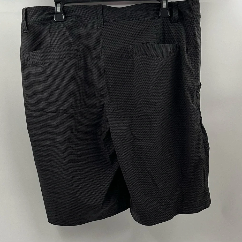 Lululemon‎ Men's 38 Grey Black Polka Dot Flat Front Nylon Shorts
